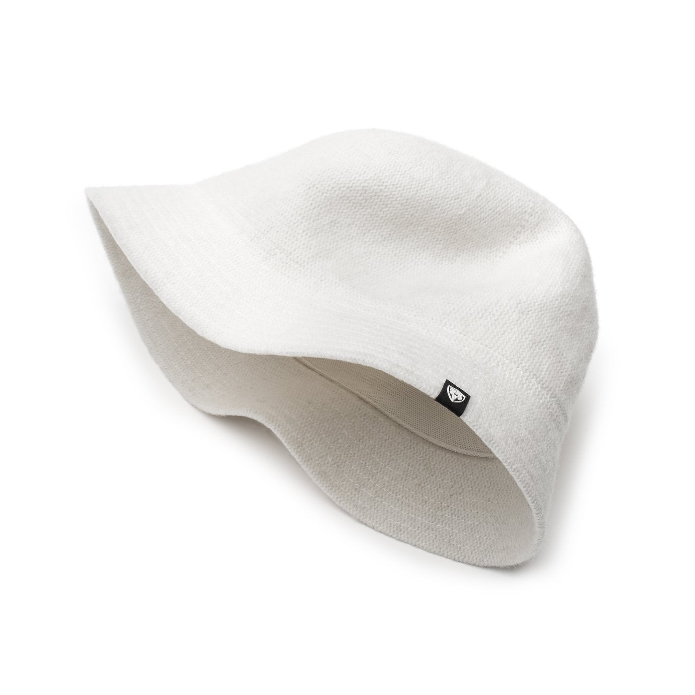 Knit moulded bucket hat in Chalk